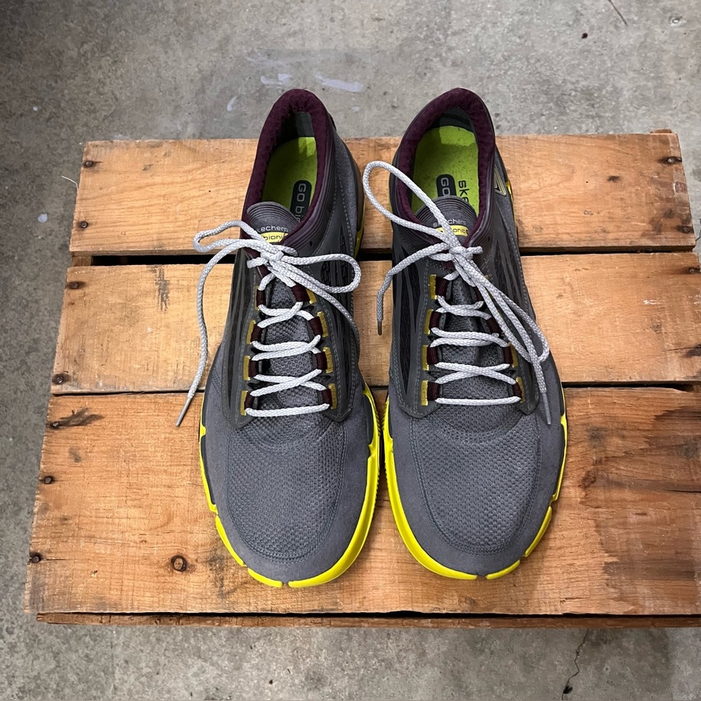 NWOT Sketchers Men’s Go Bionic Running Shoe Size 11